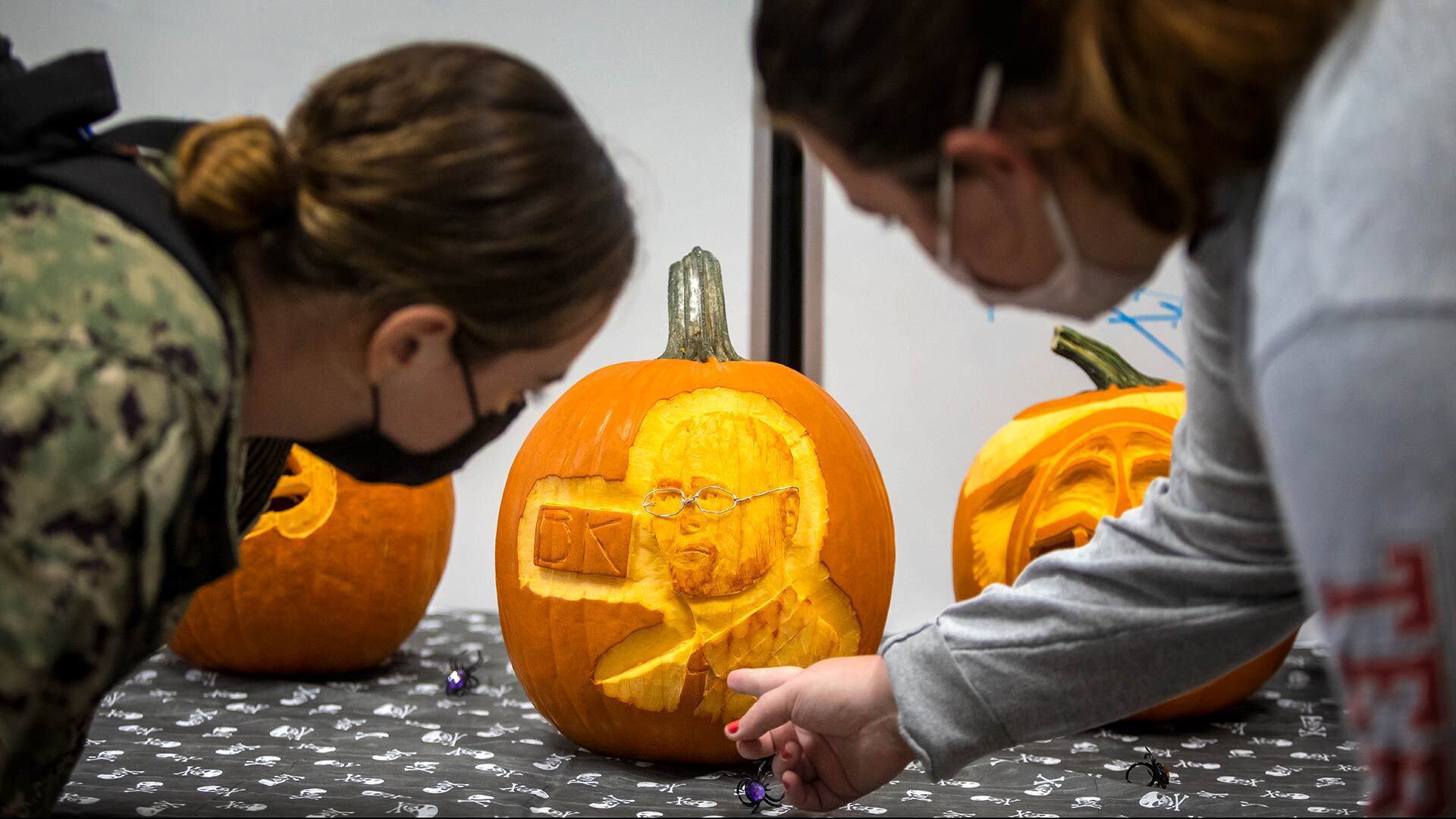 Arch Pumpkin Carving 10292021 SC 3104 1920x1080