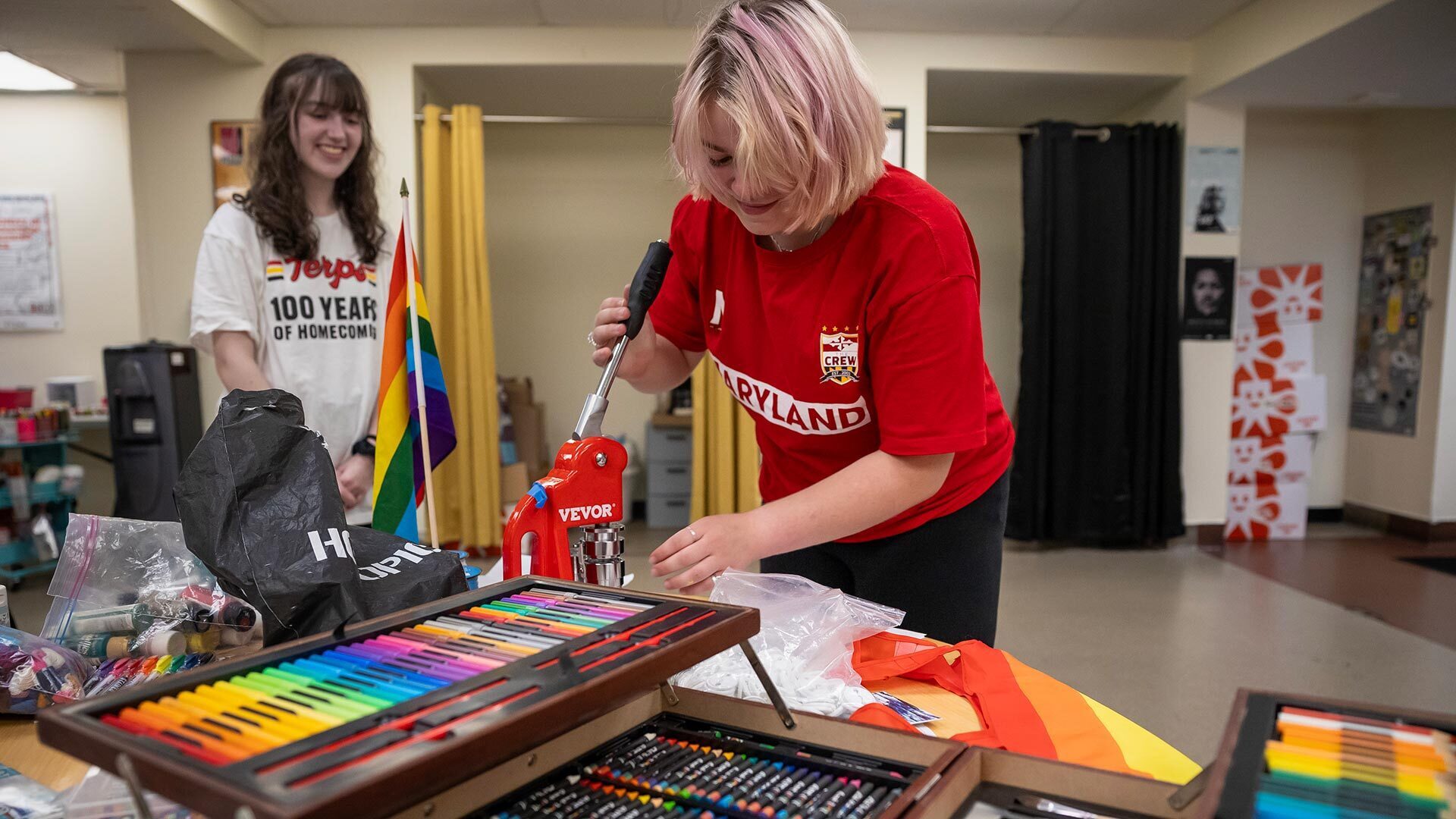 Queer Crafting 10202023 RS 7503 1920x1080