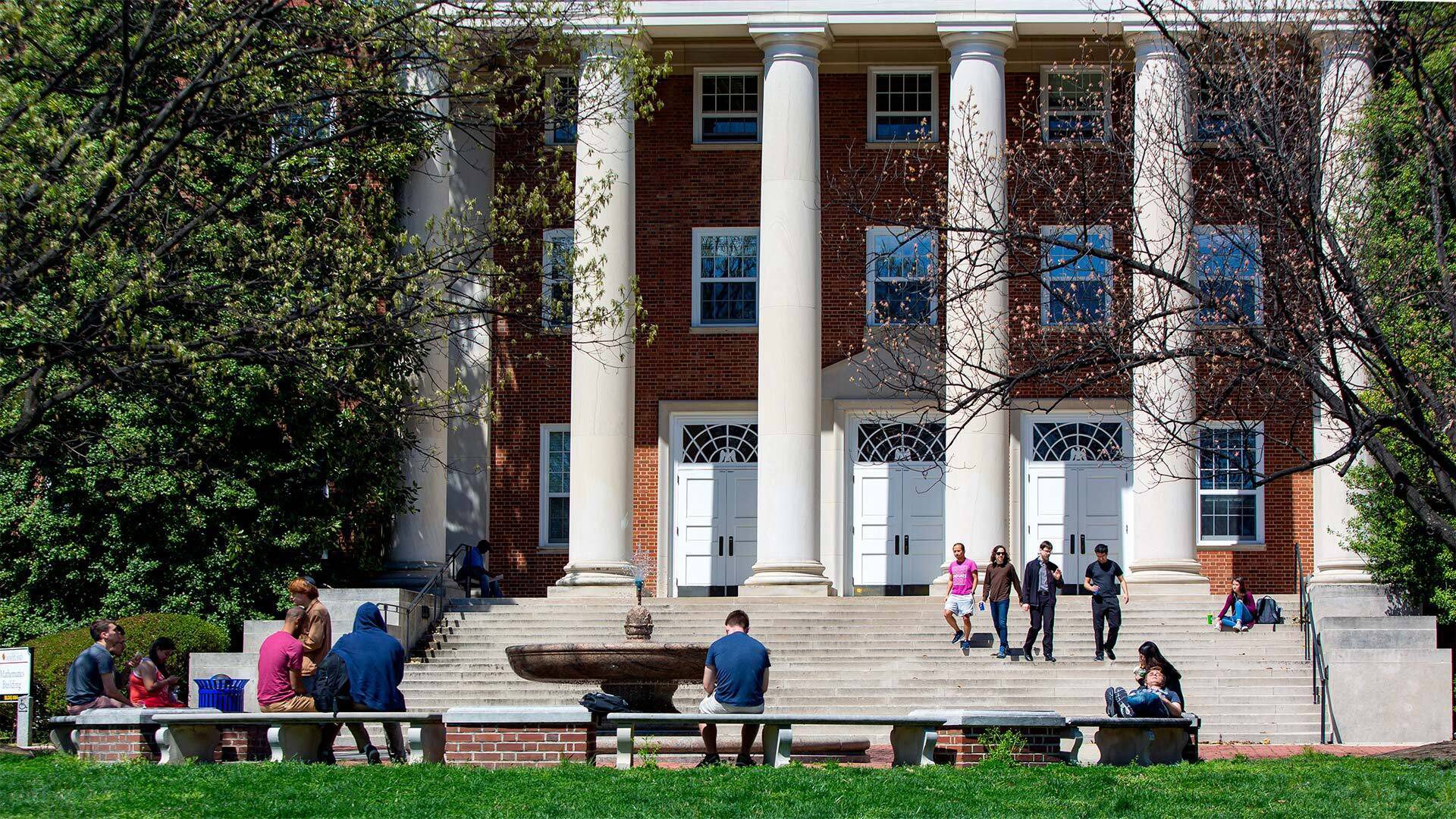 Students Outdoors 04102019 7187