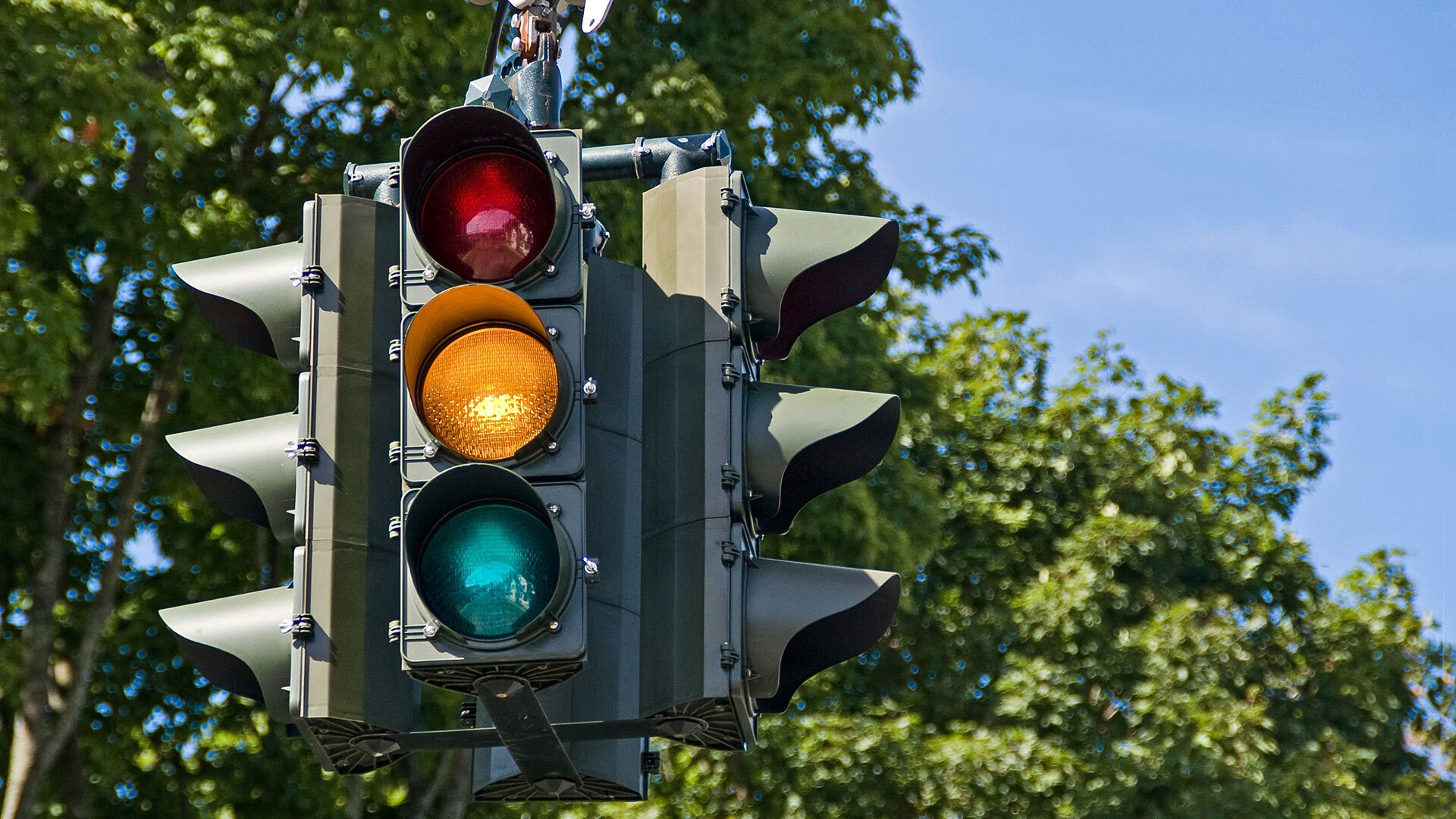 Traffic Light i Stock 144353408 1920x1080