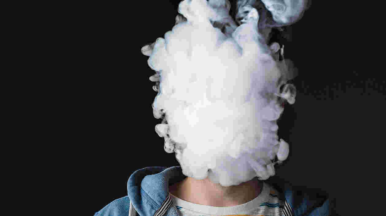 E Cigarette i Stock 687441698 Thumbnail