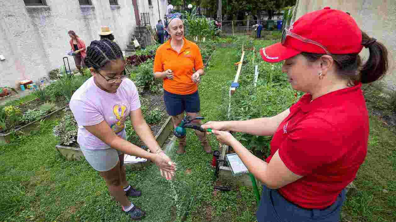 Farmer Field School 07082022 SC 7417 1920x1080 Thumbnail