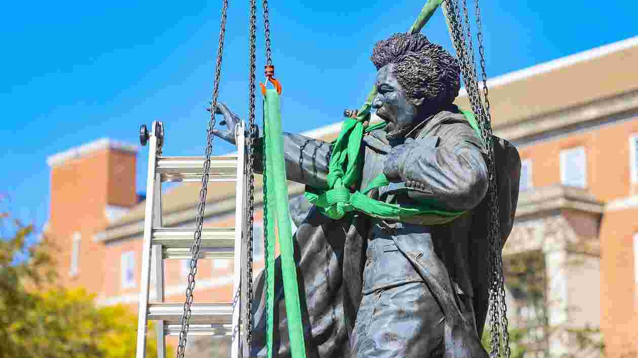 Frederick Douglass Removal 10102022 SC 4369 1920x1080 Thumbnail