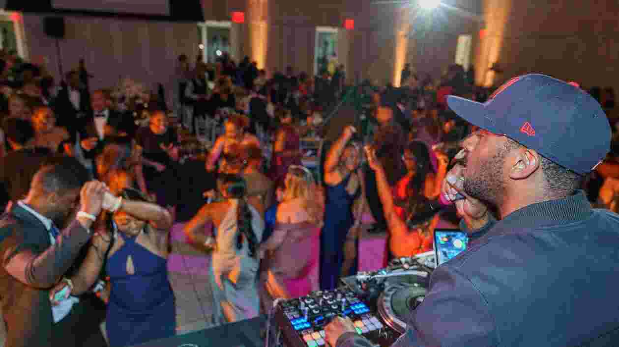 Gala DJ Crowd 1920x1080 Thumbnail