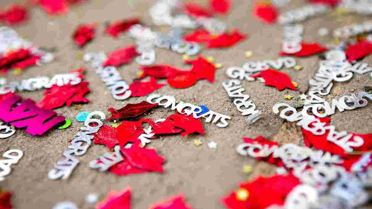 Grad Confetti CK0 U0335 1920x1080 Thumbnail
