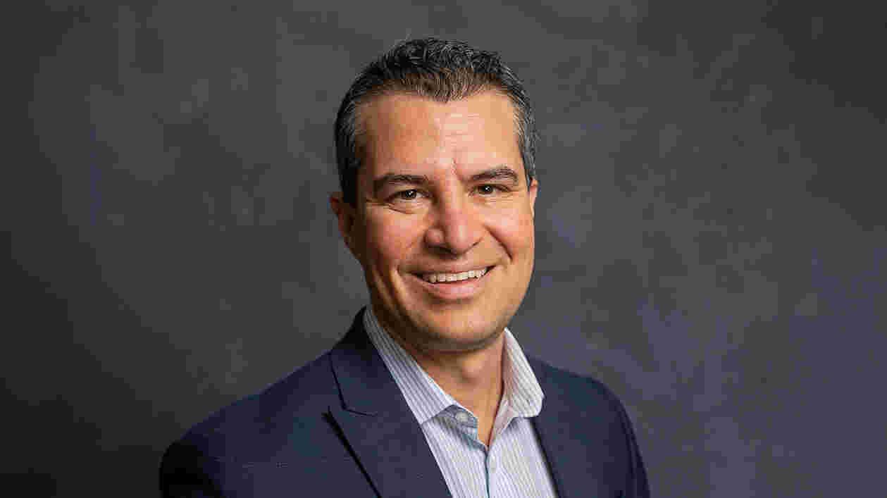 Gustavo Flores Macias 0052 headshot 1920x1080 Thumbnail