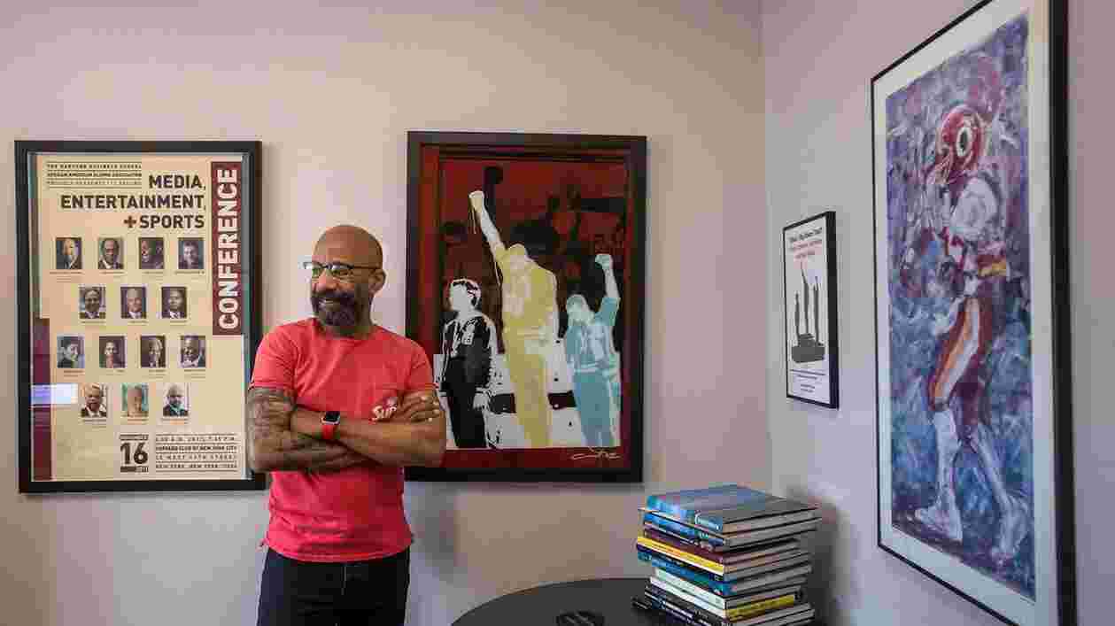 Kevin Blackistone Office Portrait 03102022 JC 9030 1920x2080 Thumbnail