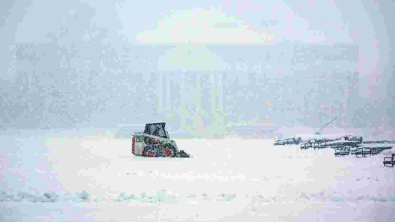 Mc Keldin Mall Snow 0113019 SC 9404 1920x1080 Thumbnail