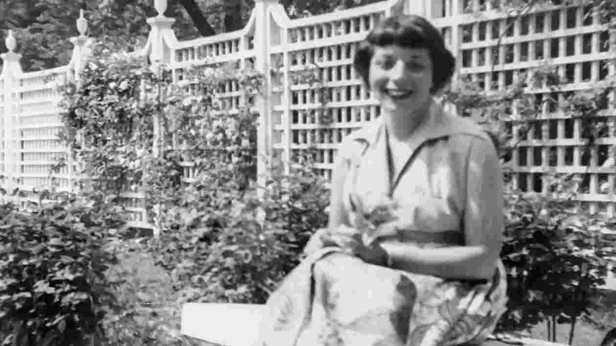 Shapiro Mom IMG 4683 1920x1080 min Thumbnail