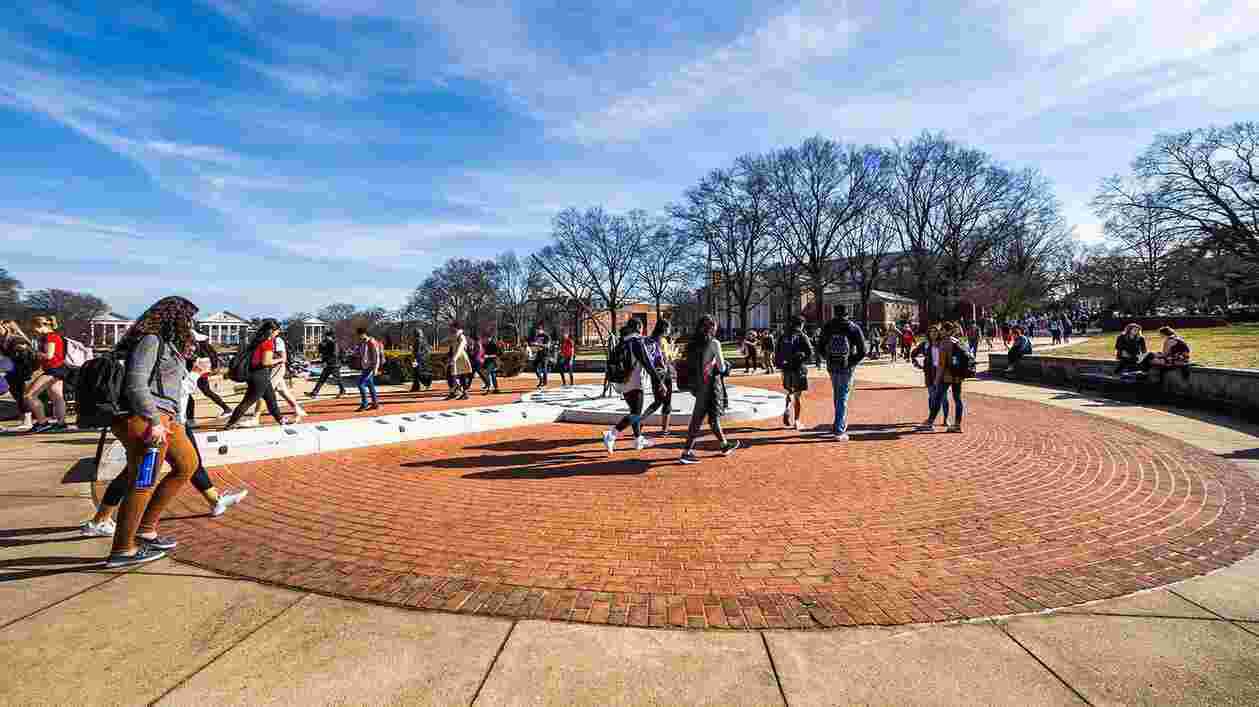 Students Outdoors 02052019 7673 1920x1080 Thumbnail