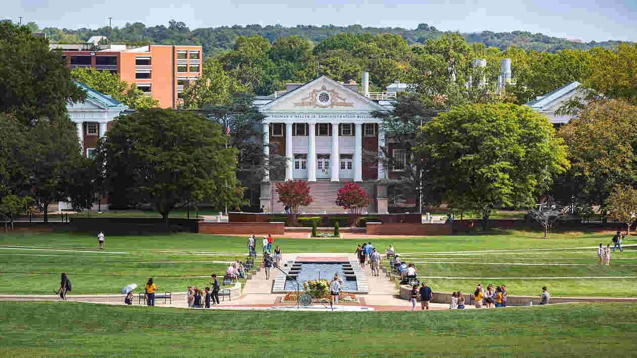 Students Outdoors 09202021 SC 4806 1920x1080 Thumbnail