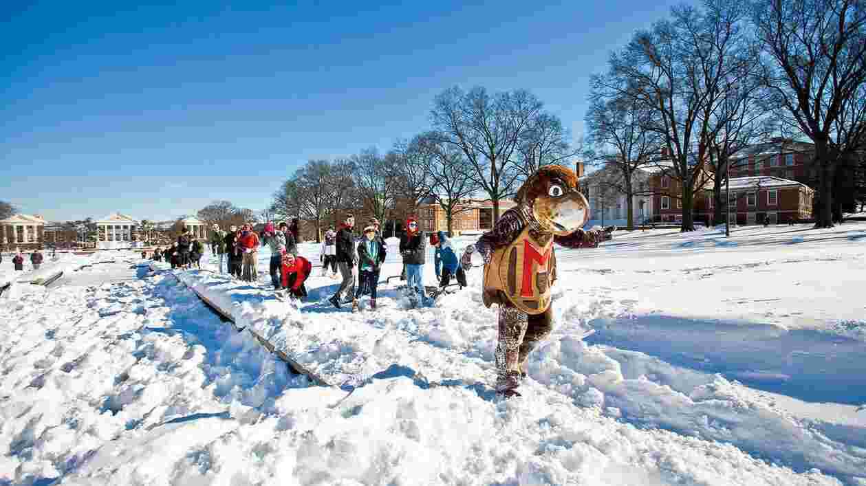 Students Snow 01242016 0200 1920x1080 Thumbnail