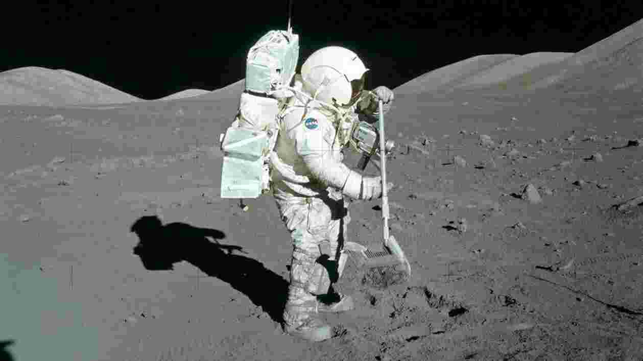 Apollo 17 moon rocks 1920x1080 Thumbnail