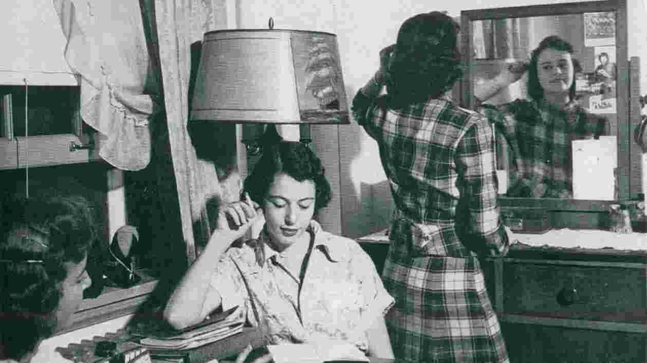 Women in dorm 1920x1080 Thumbnail
