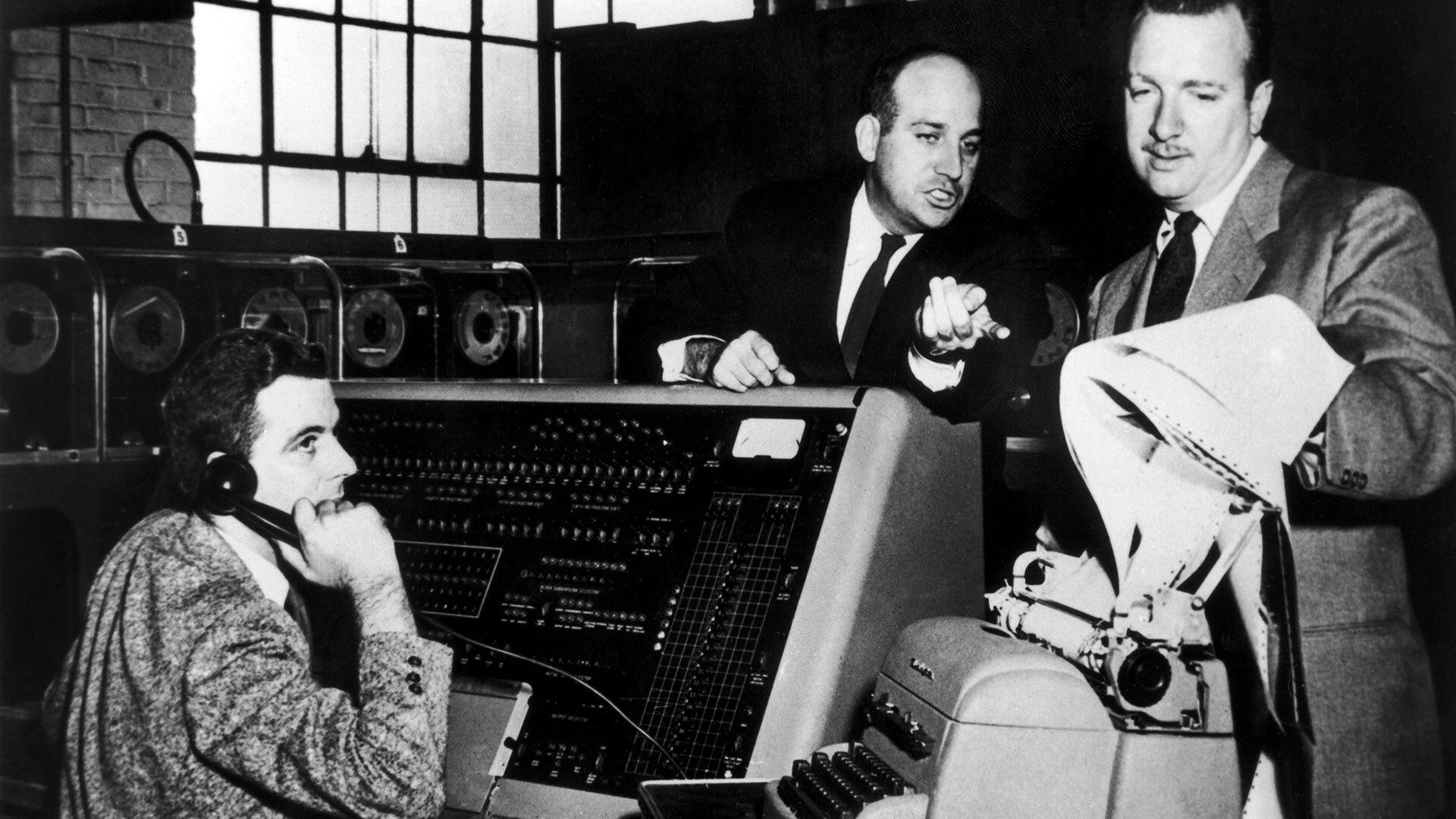 Presper Eckert and Walter Cronkite with UNIVAC