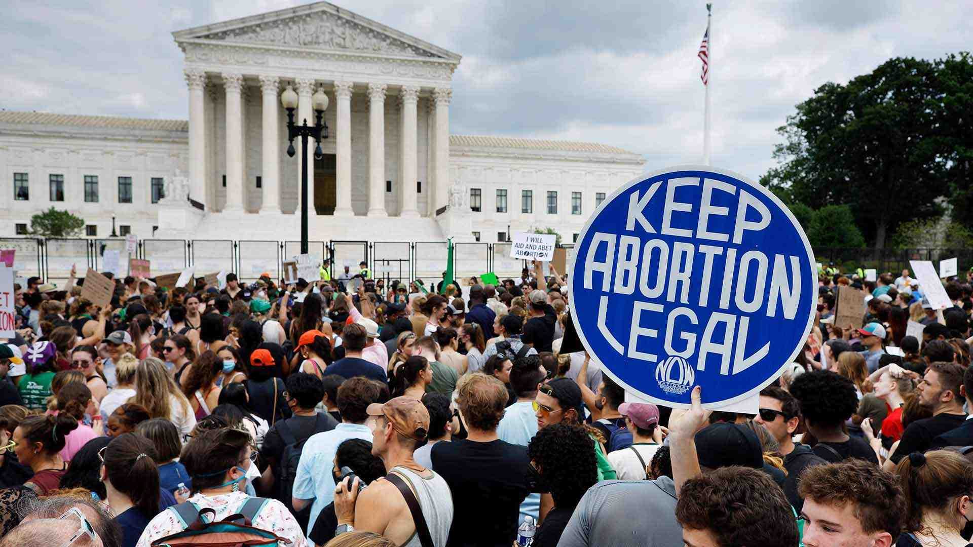 Abortion protesters out side Supreme Court builidng hold up a "keep abortion legal" sign