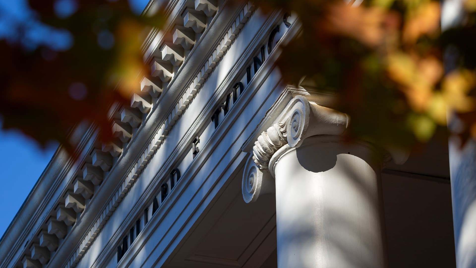 closeup of columns on Tydings Hall