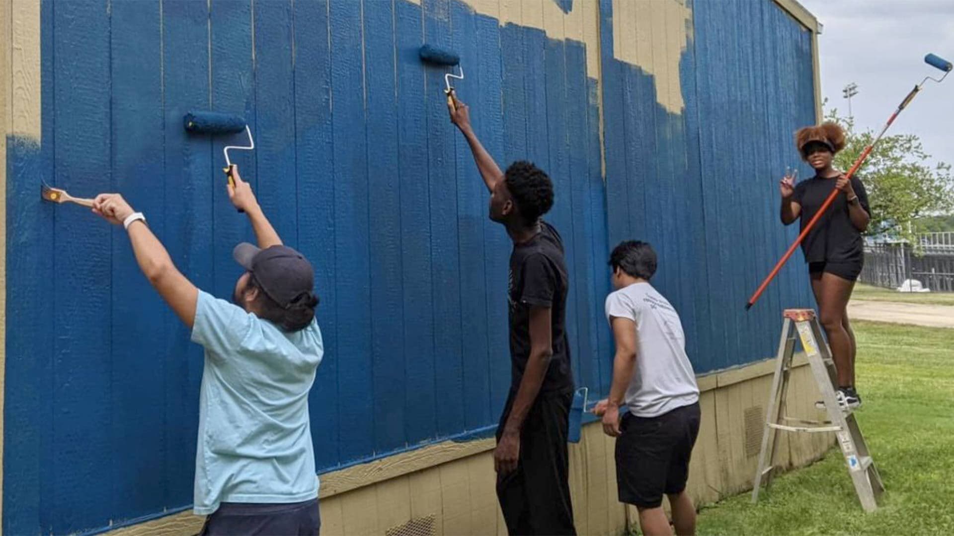 Students paint mural