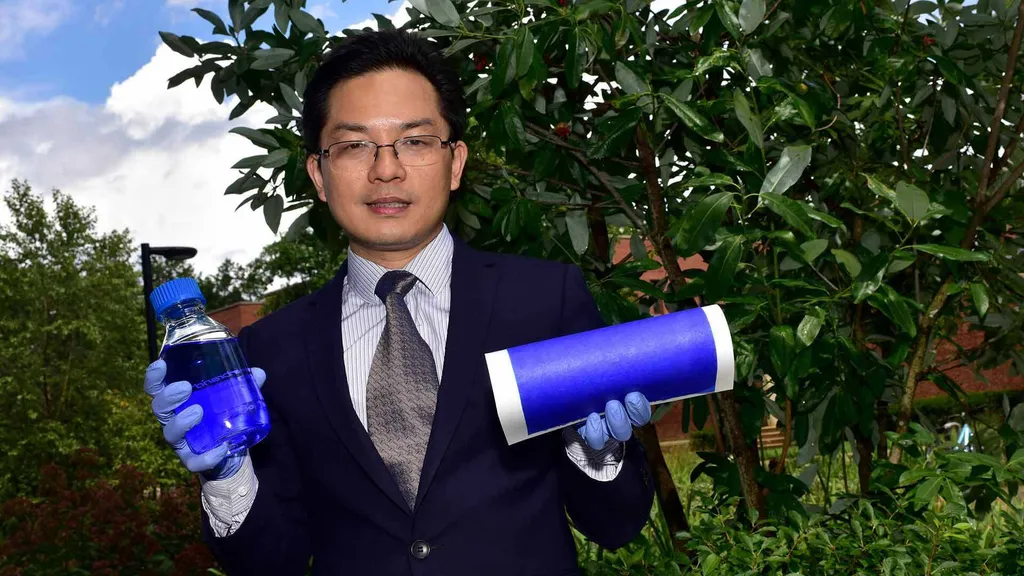 Liangbing Hu with paper-like battery