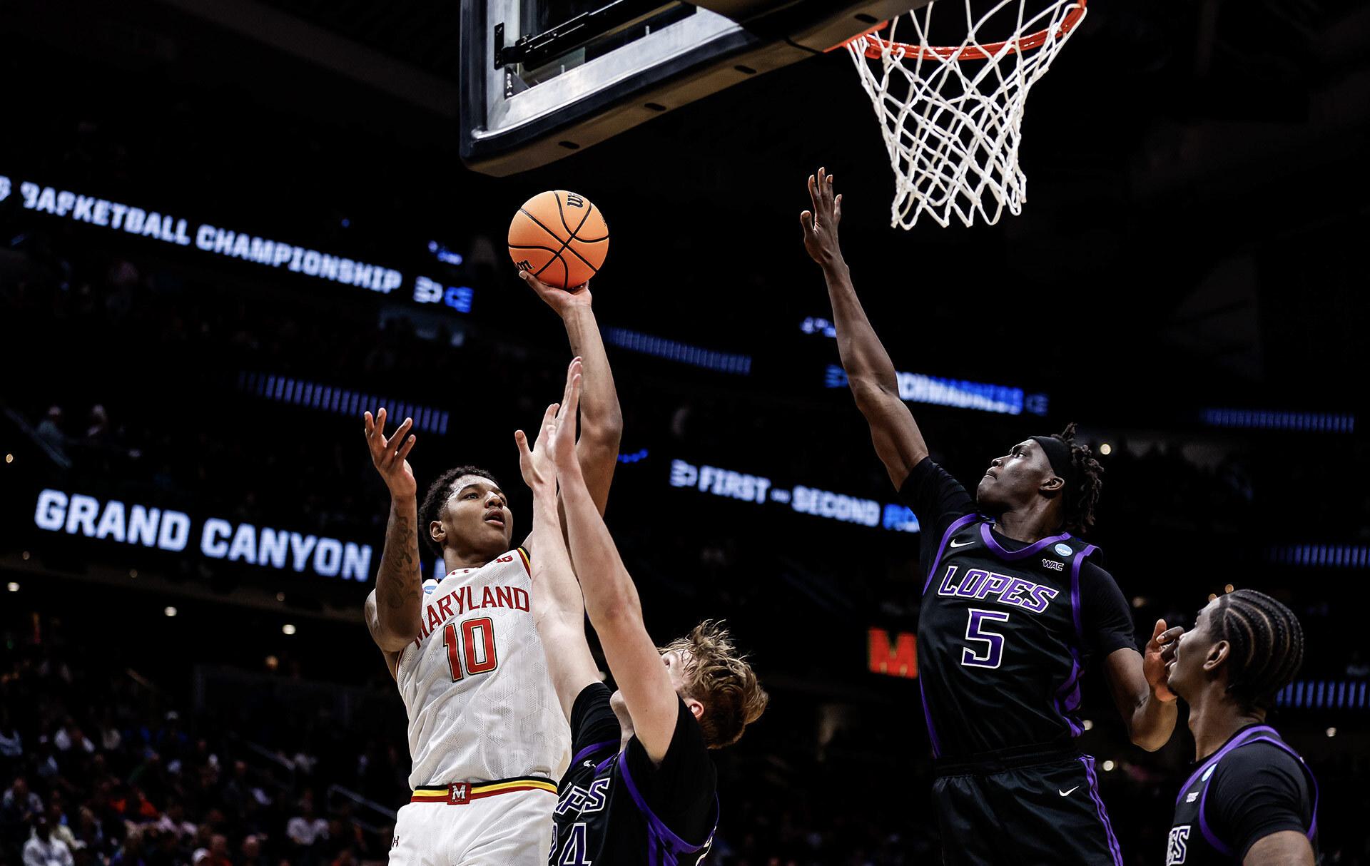 Julian Reese shoots basketball vs. Grand Canyon