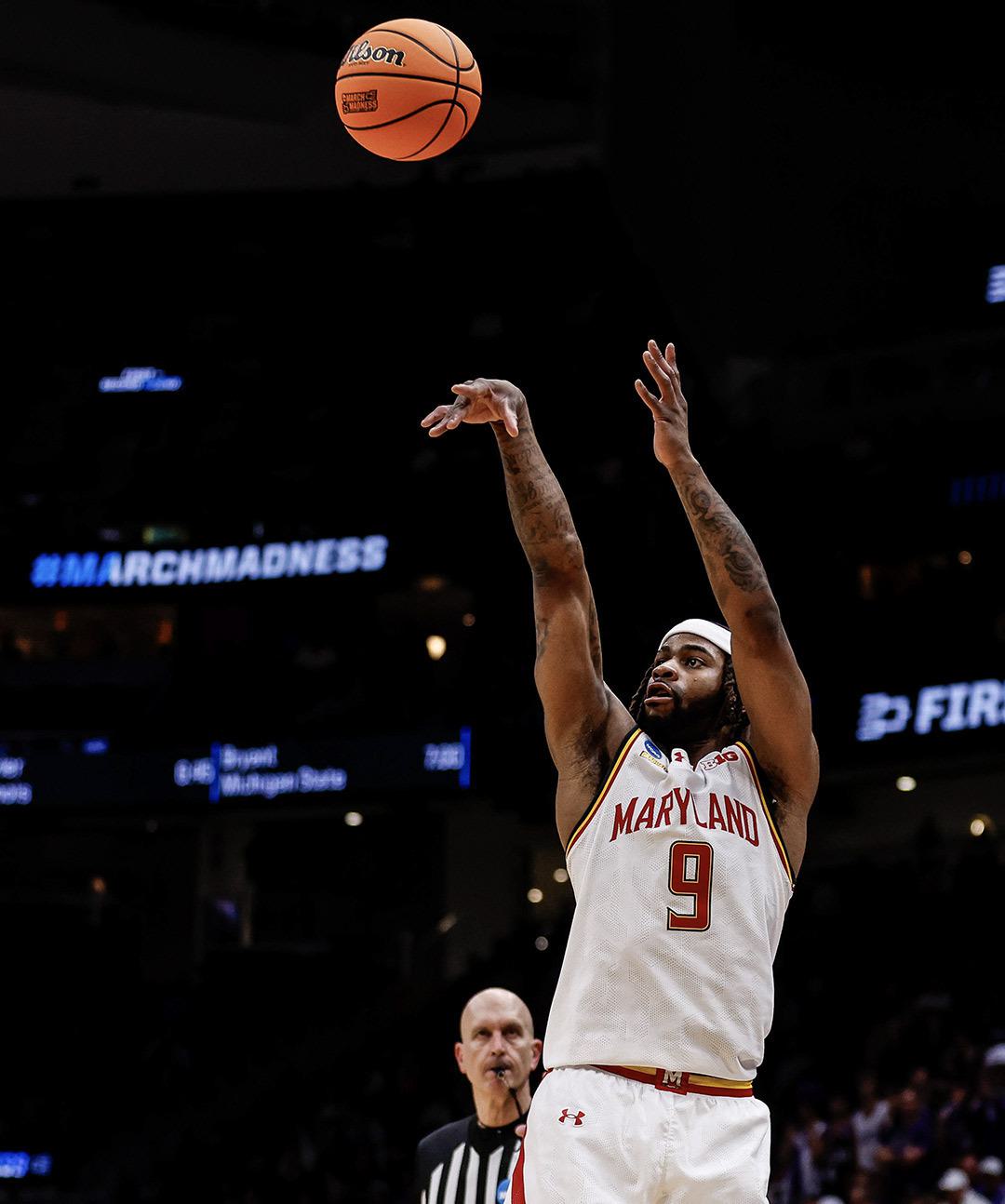 Selton Miguel shoots basketball