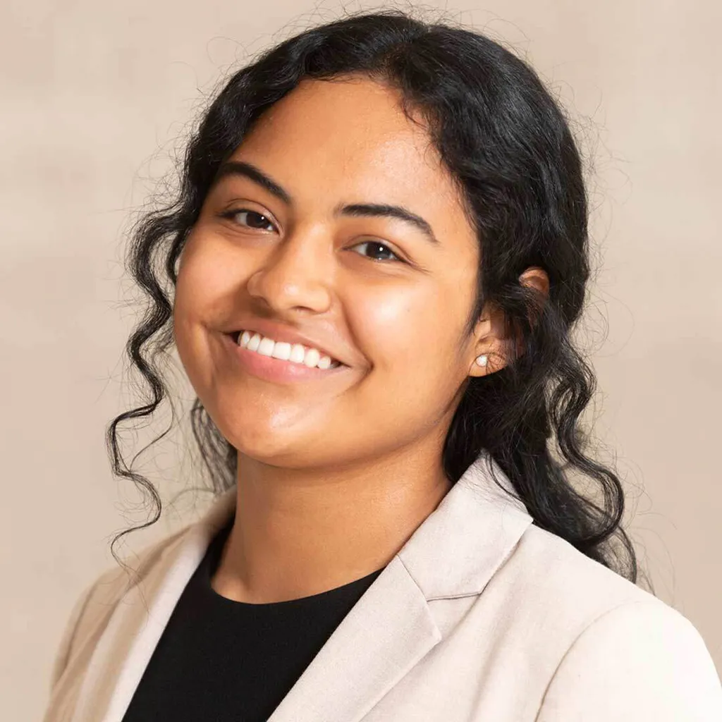 Astrid Mendoza headshot