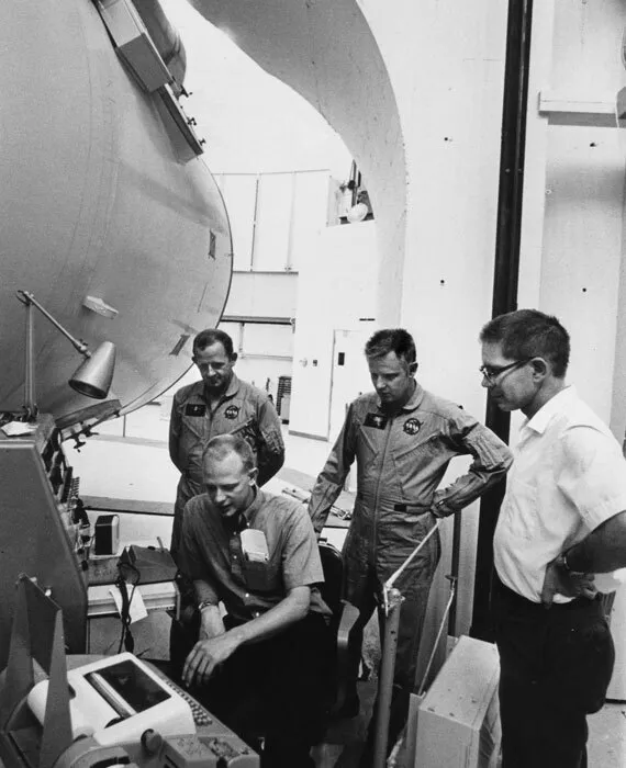 Currie discusses project with astronauts and astronomers