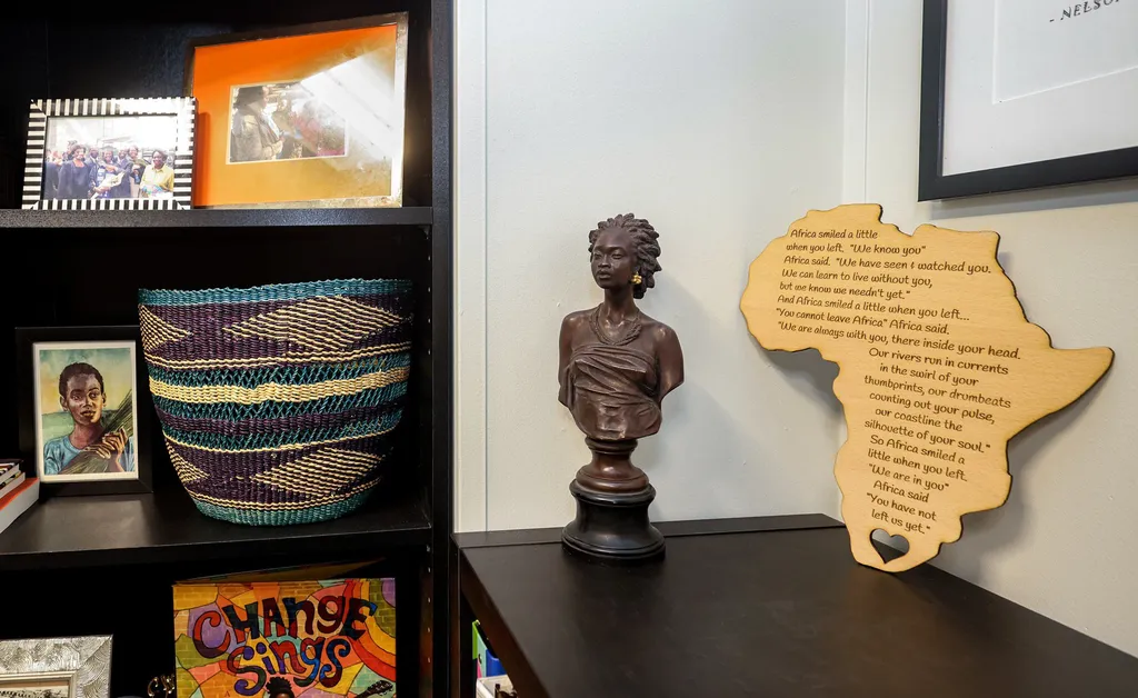 bust statue