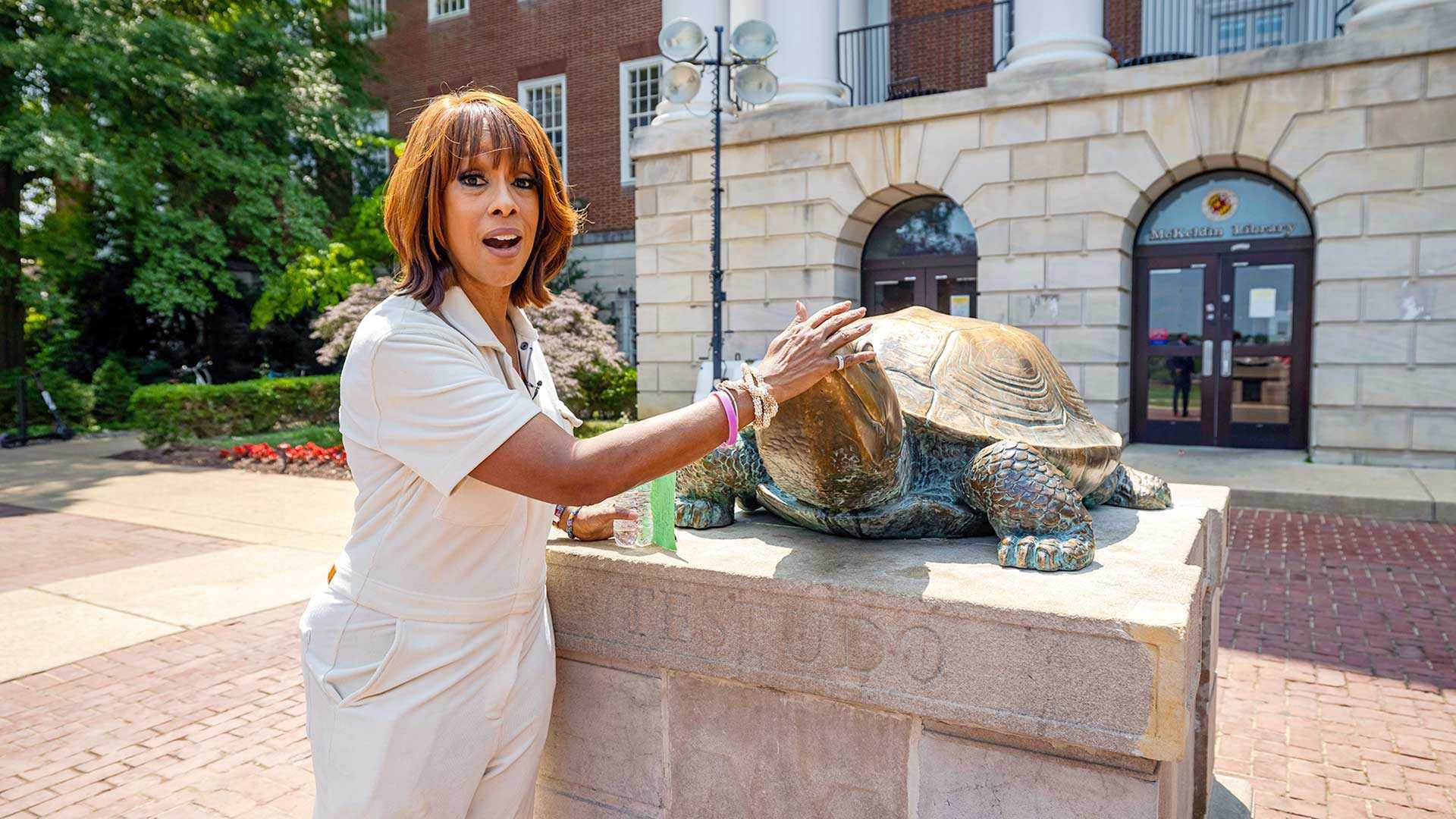 Gayle King rubs Testudo statue's nose