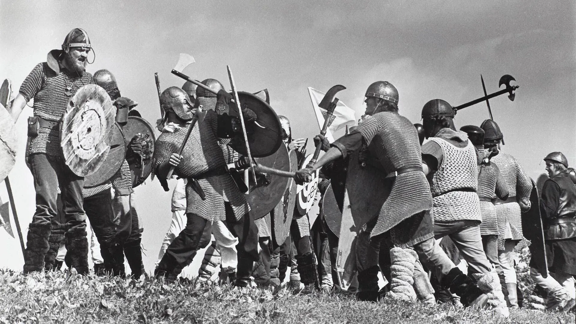 MMMM members re-enact battle