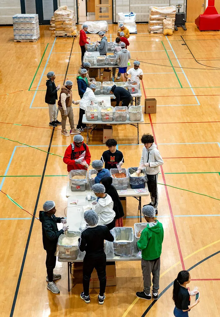 Maryland day guests fill bags of food at several tables