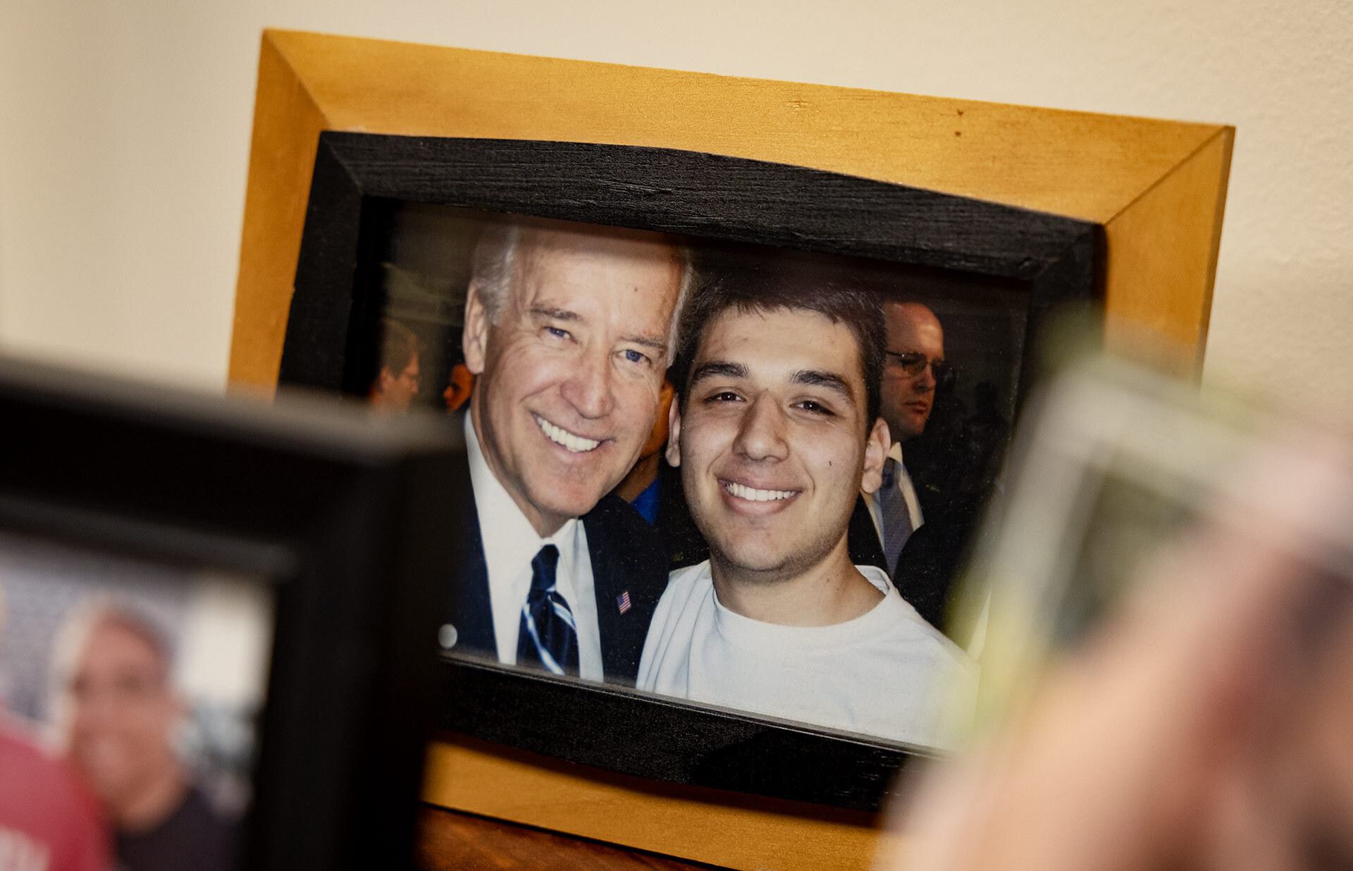 Photo of Oliveira and Joe Biden