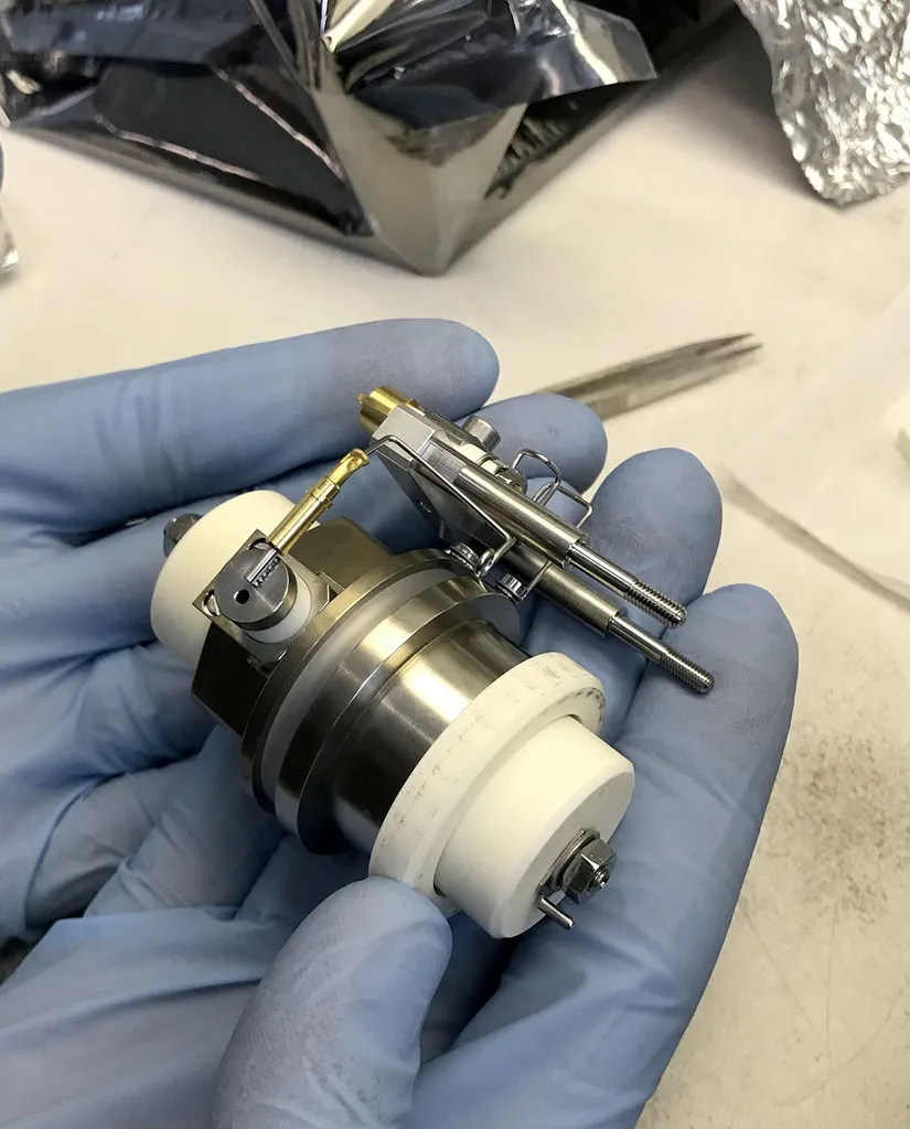 Orbitrap mass analyzer