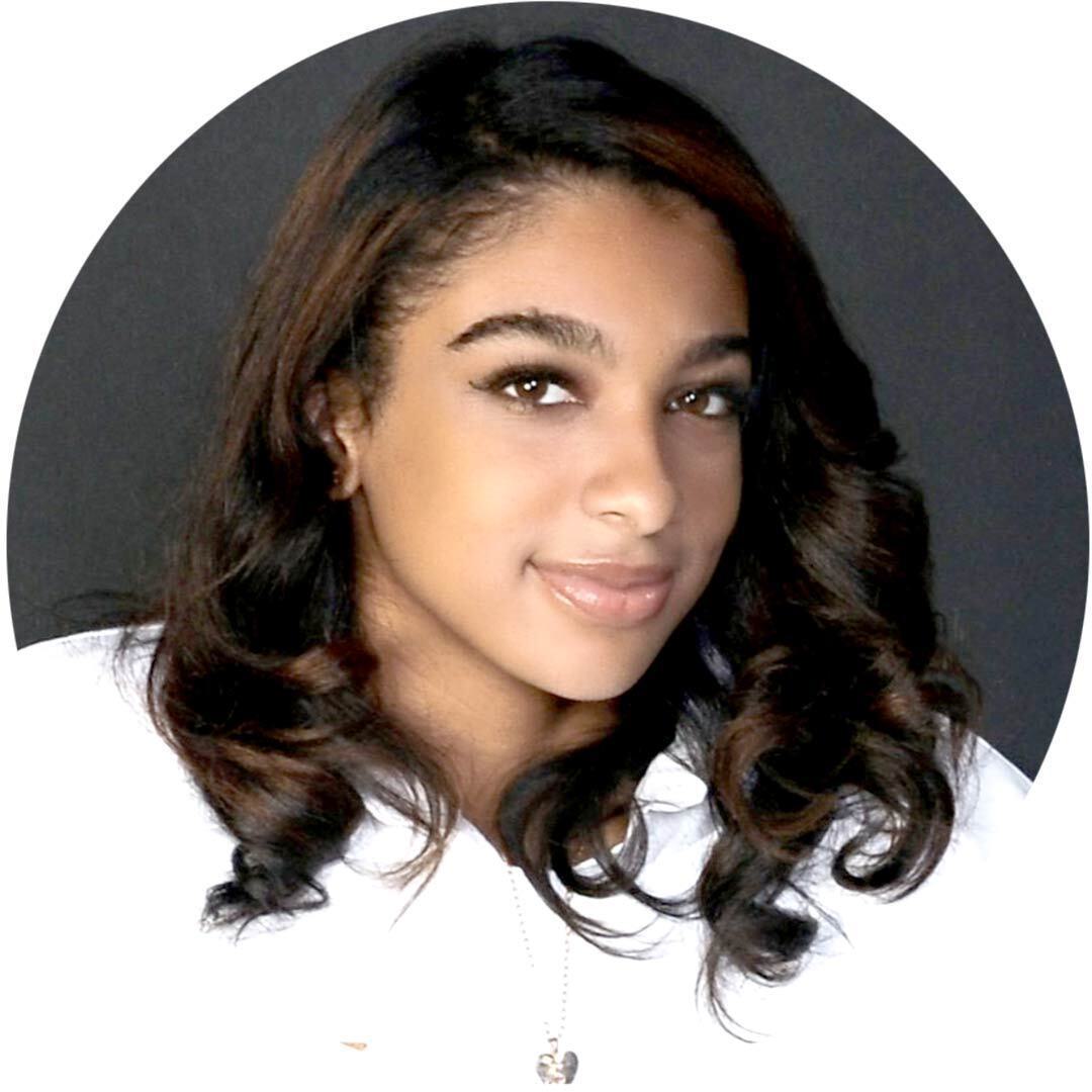 Savannah Grooms headshot