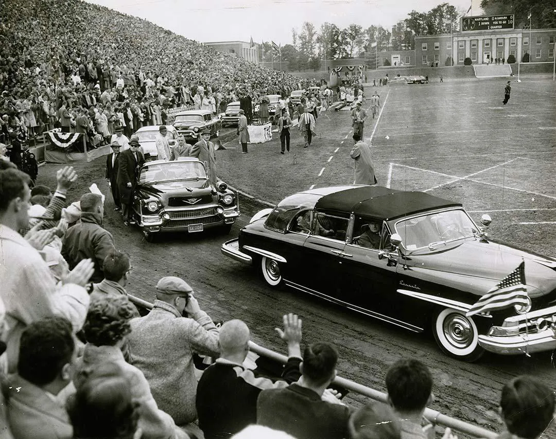Queen arrives at stadium in limousine