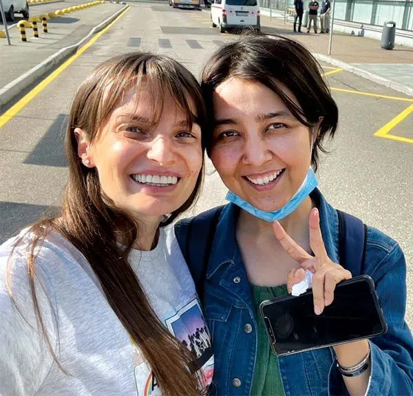 Hosseini poses with Irina Andrukh