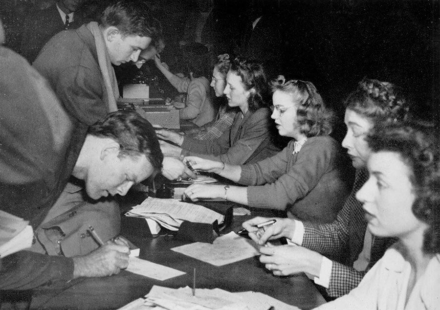 Students register for classes