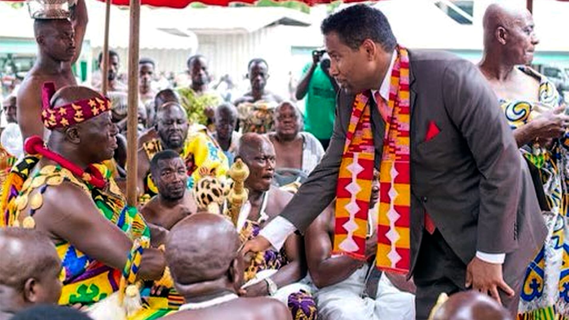 Pines meets with Osei Tutu II, monarch of the Asante Empire